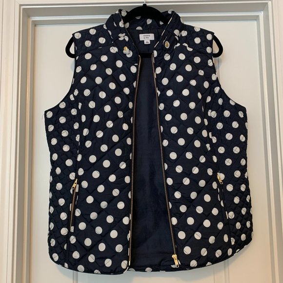 Nearly New (Only Worn Once) Cute Crown & Ivy Sleeveless Quilted Polka Dot Vest - Picture 5 of 9